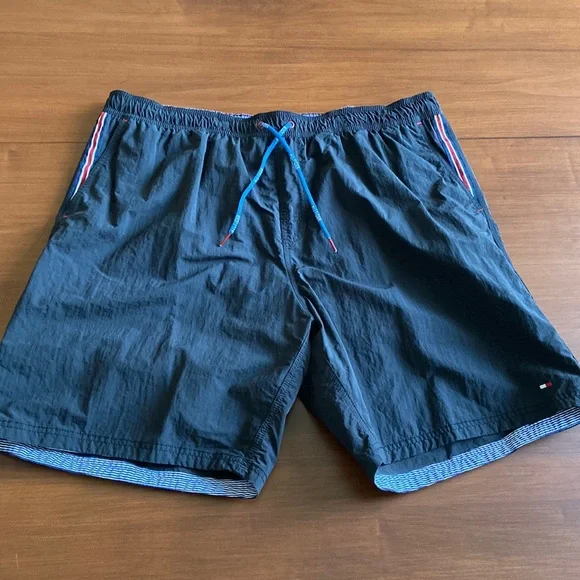 Tommy Hilfiger Black Mesh Interior Pocketed Mens Swim Trunks - Picture 2 of 8